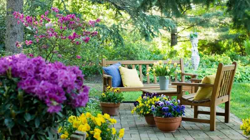 Spring is here! Give Your Garden a New Look with These Gardening Tips